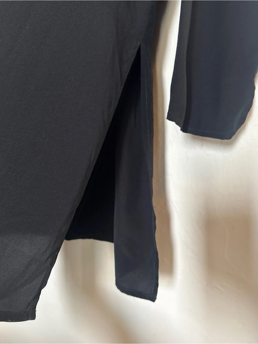 VTG 100% Silk Diane Von Furstenberg Black Long Sleeve Button-Front V-Neck Top